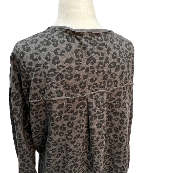 Z Supply Black/Grey Leopard Print French Terry V-Neck Sweatshirt Size XS - Picture 3 of 13